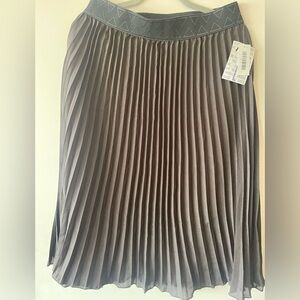 Black pleated skirt